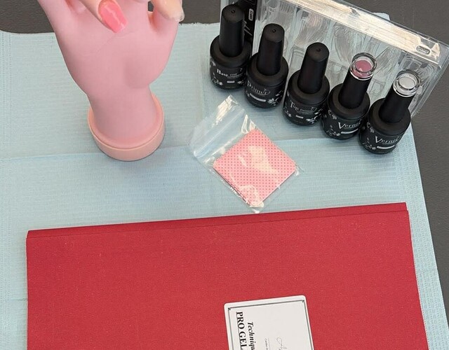 Formation technique UV GEL avec prothèses